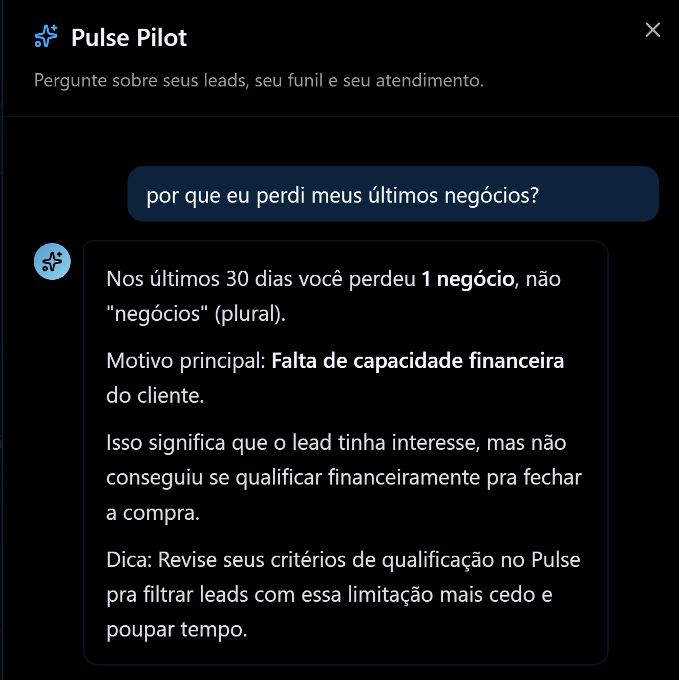 Conversa com o Pulse Pilot. A pergunta “por que eu perdi meus últimos negócios?” recebe como resposta o número de negócios perdidos nos últimos 30 dias, o motivo principal e uma dica.